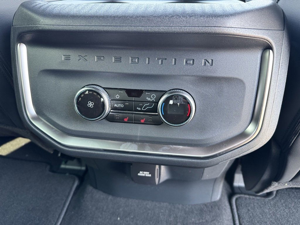 New 2025 Ford Expedition Platinum image 17