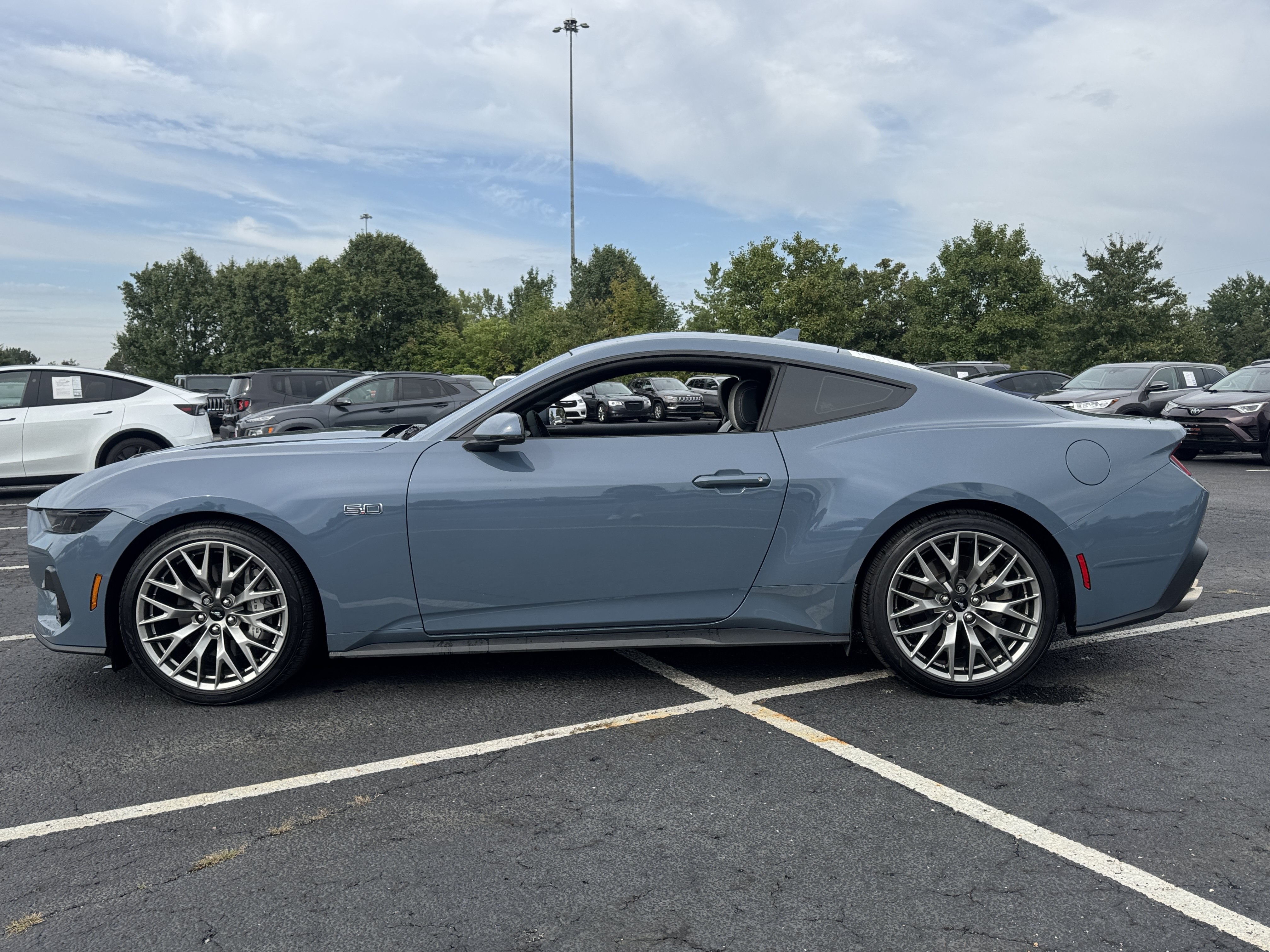 Used 2025 Ford Mustang GT Premium RWD image 9