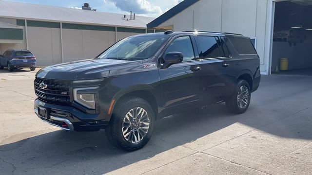 Used 2025 Chevrolet Suburban Z71 AWD/4WD image 4