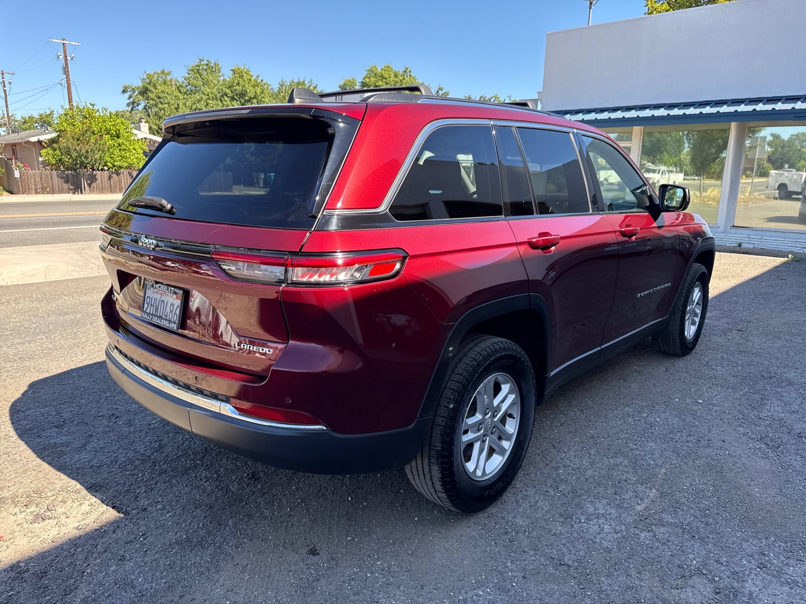 Used 2023 Jeep Grand Cherokee Laredo w/ Luxury Tech Group I AWD/4WD image 5