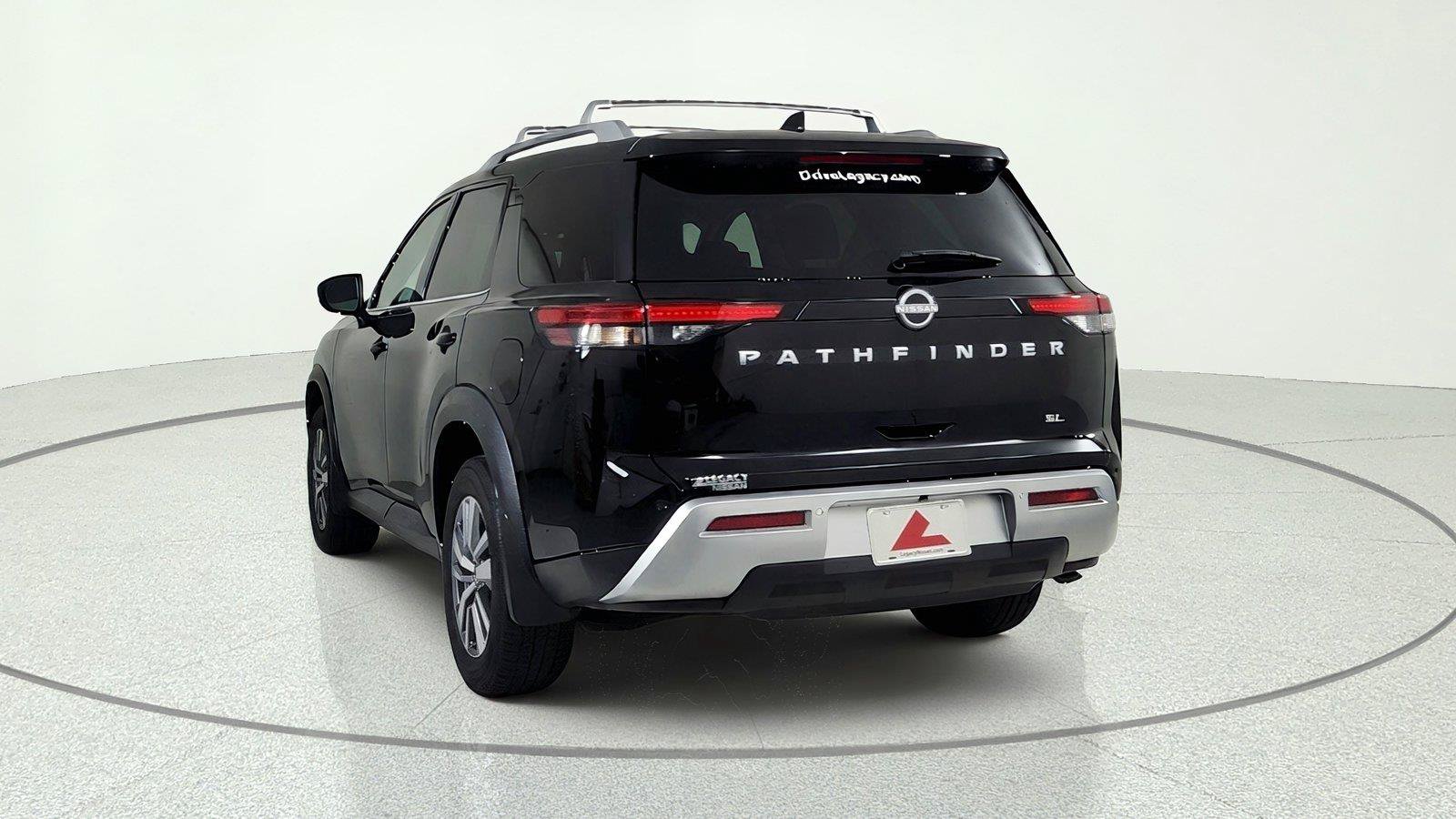 Used 2025 Nissan Pathfinder SL FWD image 5