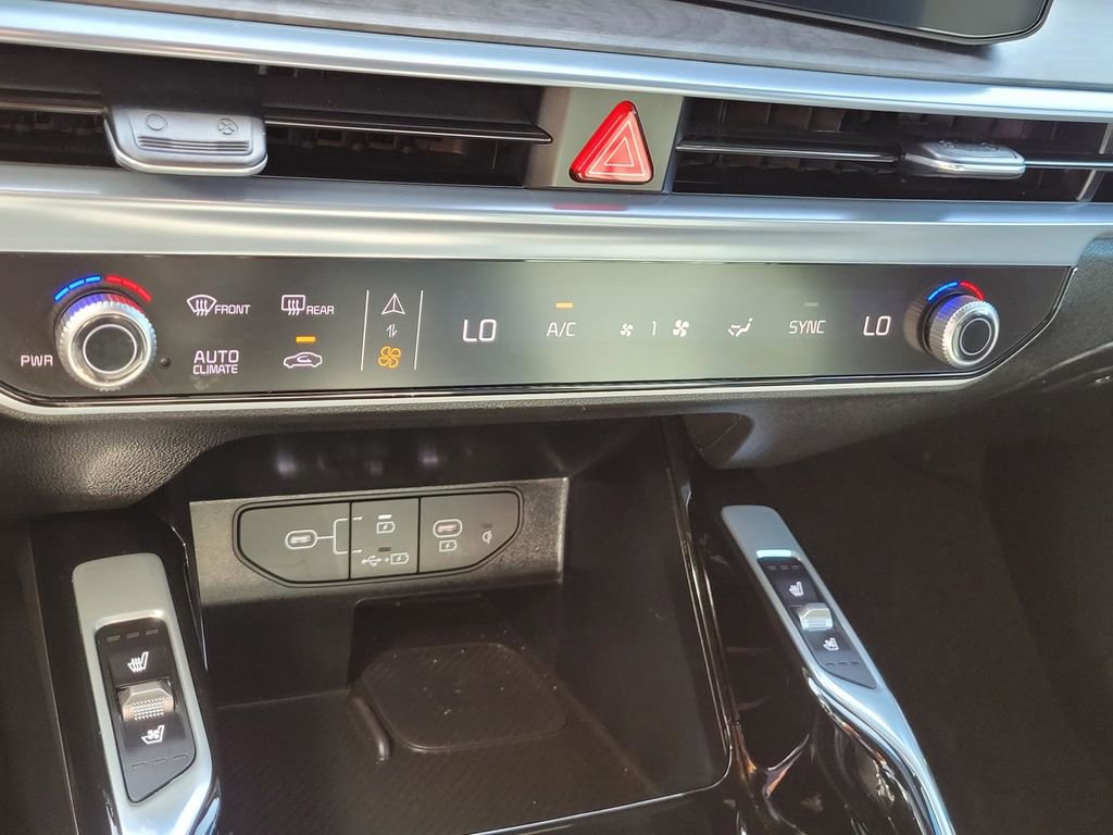 Used 2024 Kia Sorento SX Prestige w/ Sage Leather Package image 29