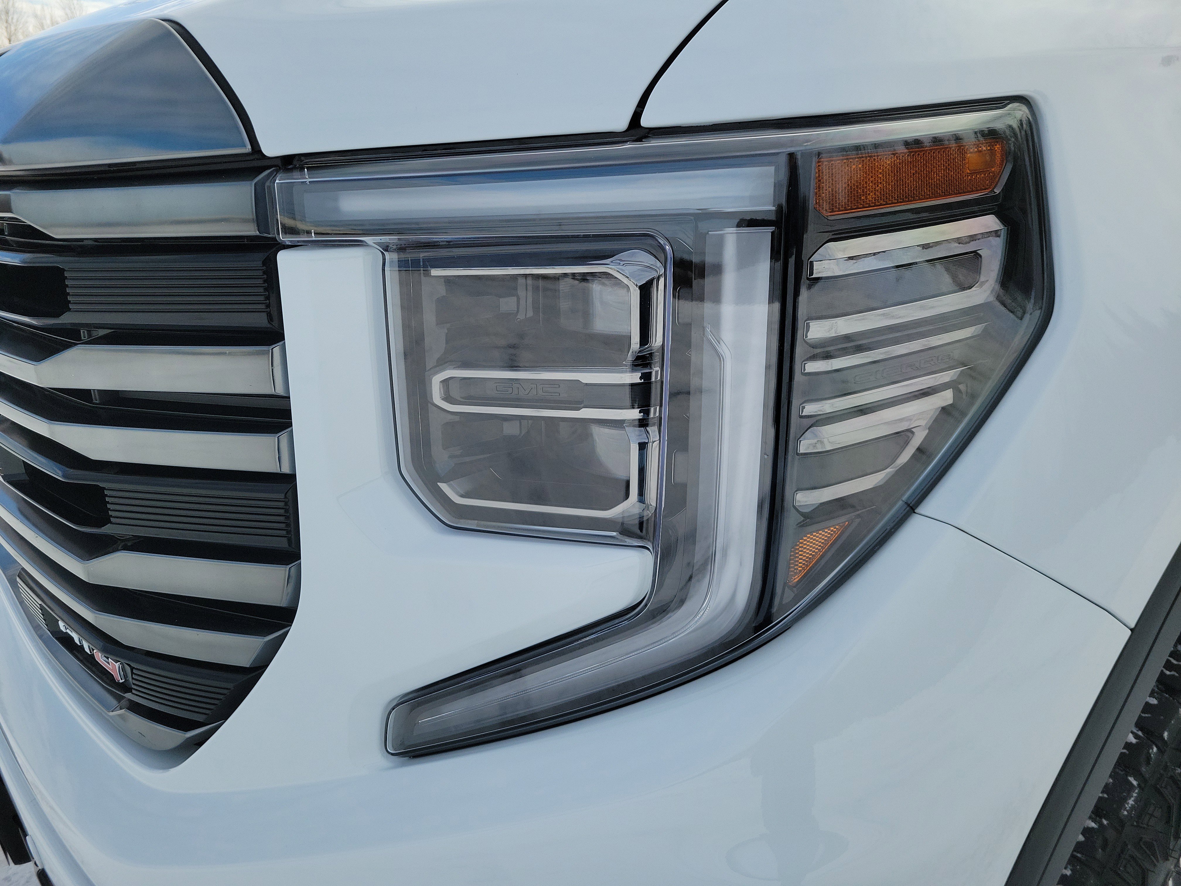 Used 2024 GMC Sierra 1500 AT4 w/ Technology Package image 9