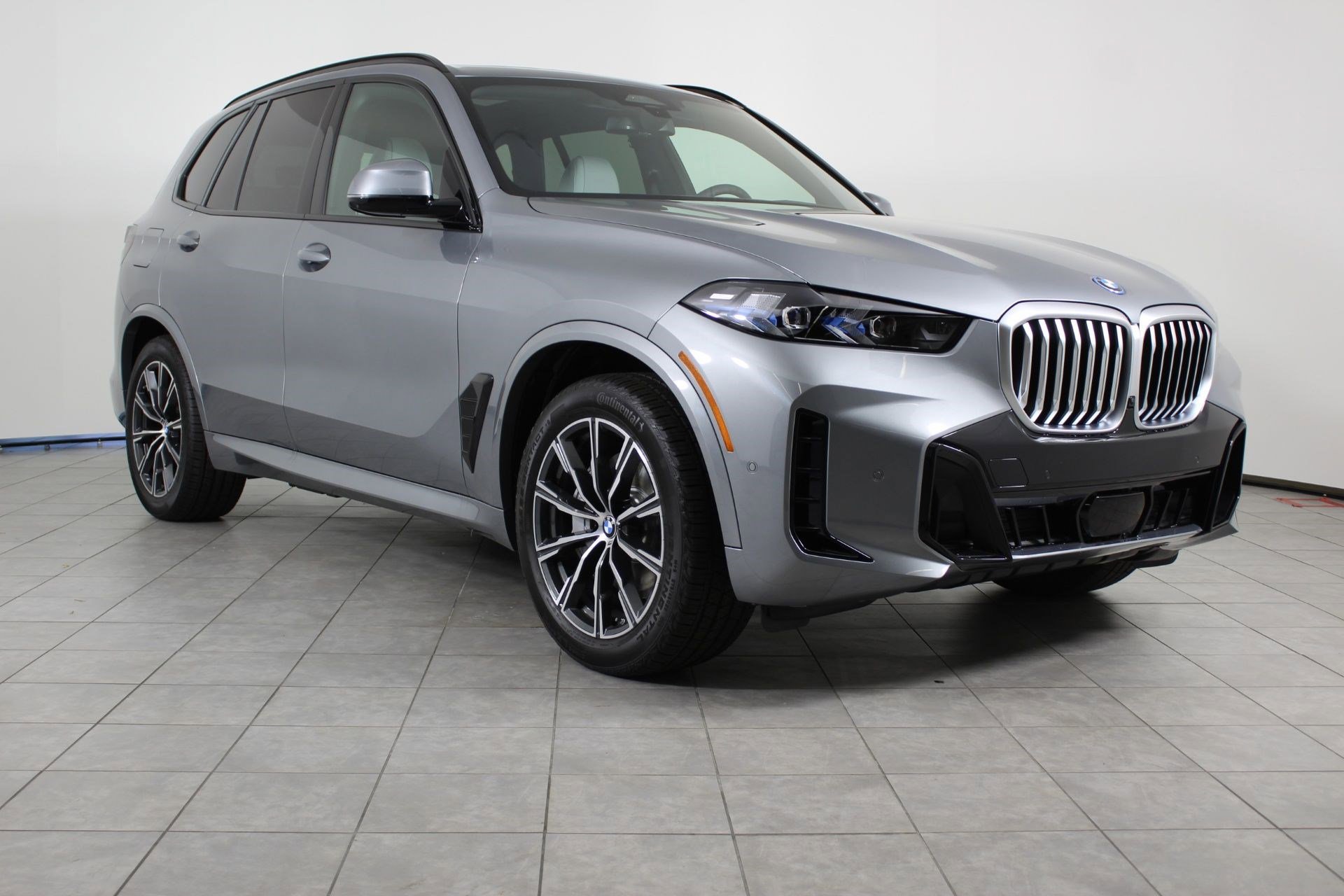 New 2026 BMW X5 xDrive50e w/ M Sport Package AWD/4WD image 7