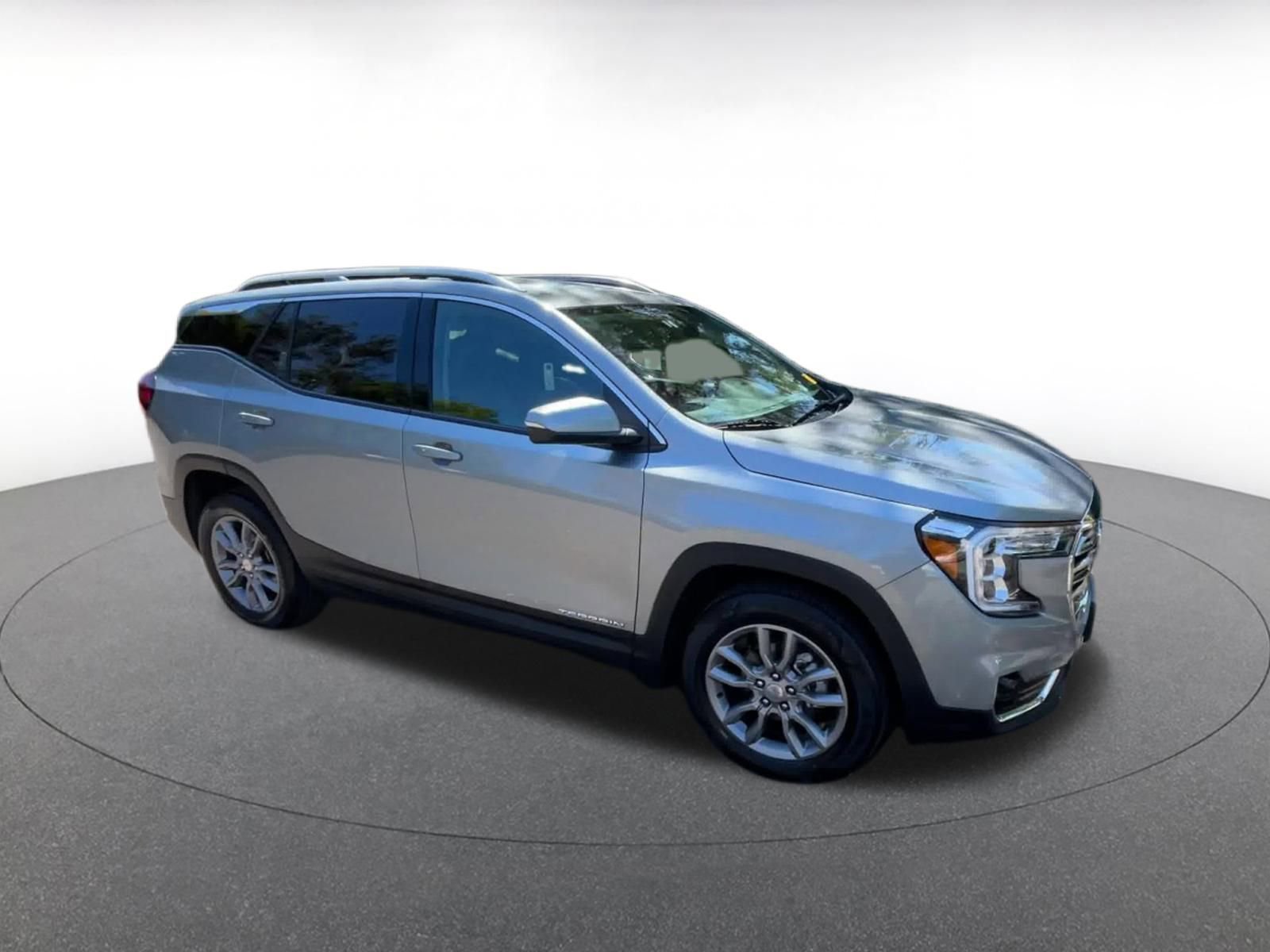 Used 2024 GMC Terrain SLT image 2