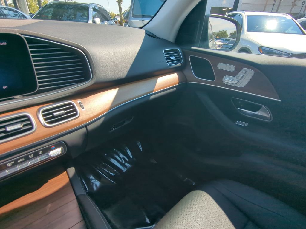 Certified 2025 Mercedes-Benz GLE 450e 4MATIC image 4