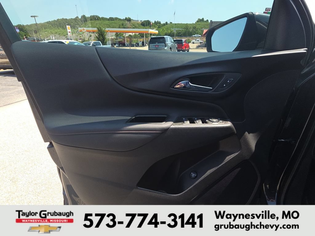 Certified 2023 Chevrolet Equinox RS w/ RS Leather Package AWD/4WD image 12
