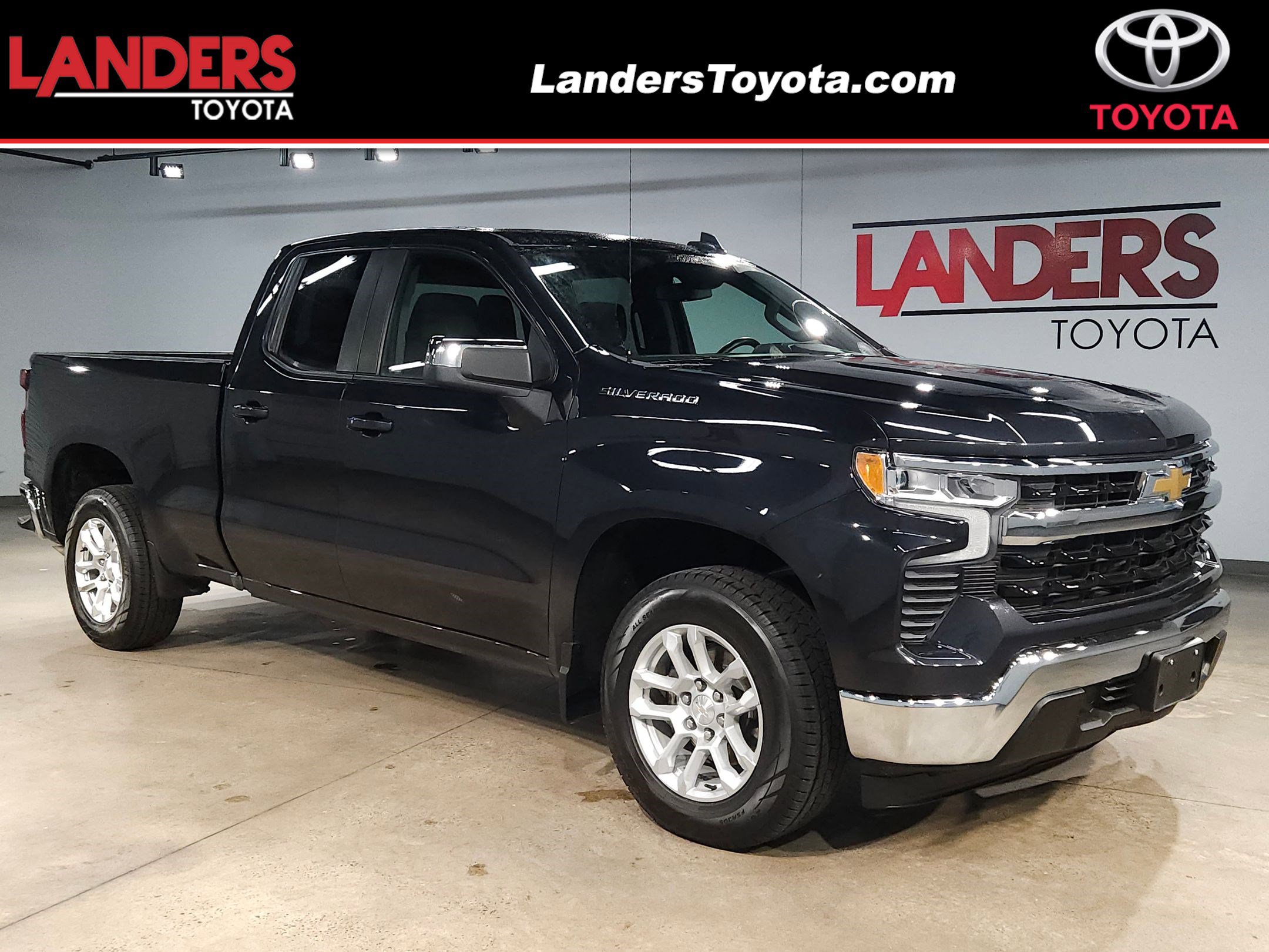 Used 2023 Chevrolet Silverado 1500 LT image 1
