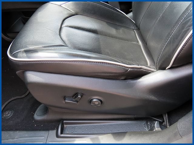 Used 2025 Chrysler Pacifica Limited FWD image 13