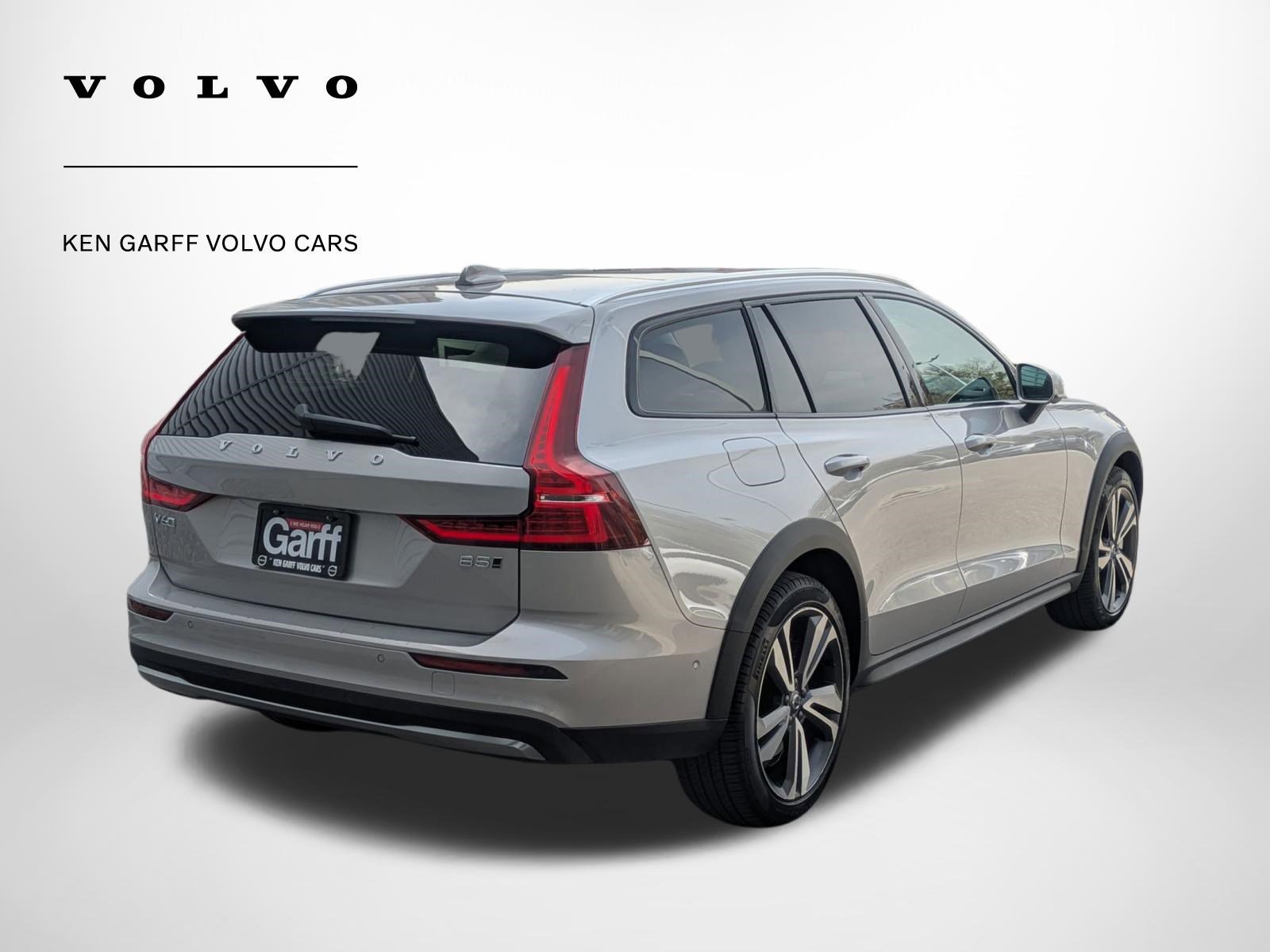 Used 2025 Volvo V60 B5 Cross Country Plus AWD/4WD image 3