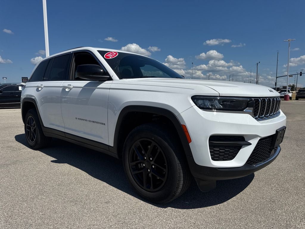 Used 2024 Jeep Grand Cherokee Laredo X AWD/4WD image 9