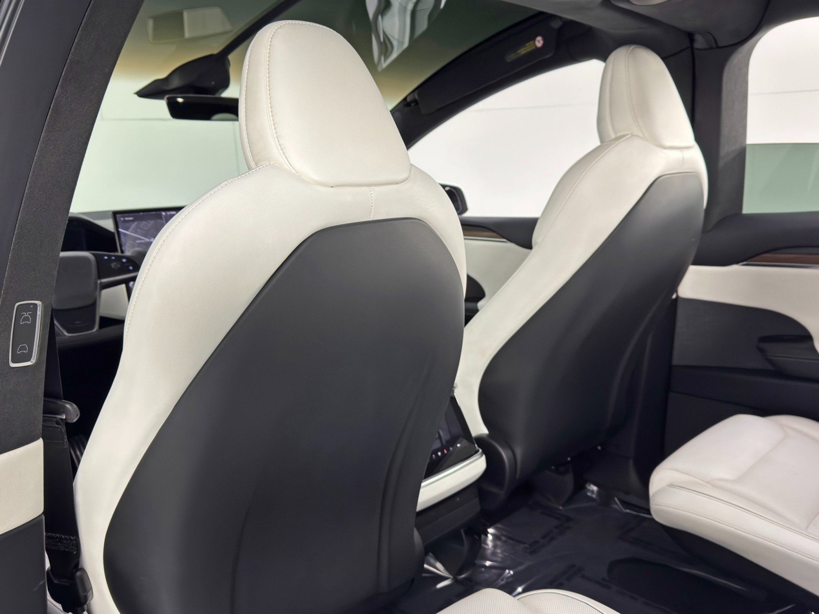 Used 2022 Tesla Model X image 41