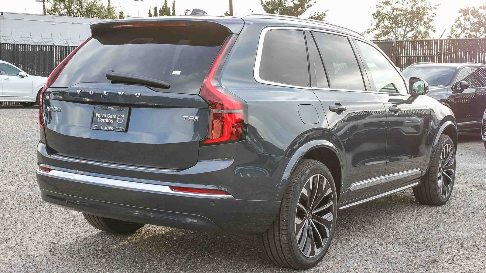 New 2026 Volvo XC90 T8 Plus w/ Protection Package Premier AWD/4WD image 6