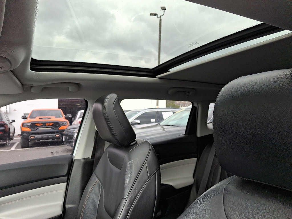 Certified 2022 Jeep Compass Limited w/ Sun and Sound Group image 24