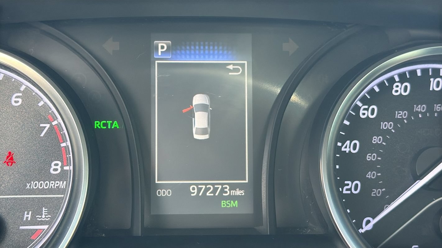 Used 2018 Toyota Camry SE w/ Convenience Package FWD image 21