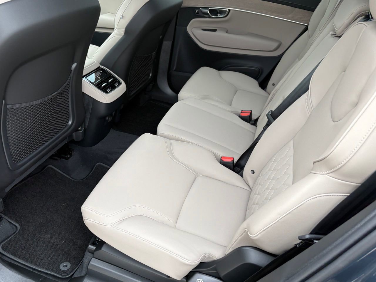 New 2026 Volvo XC90 B6 Core w/ Protection Package Premier image 23