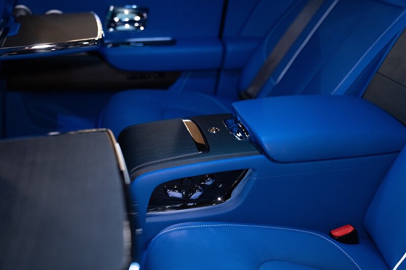 Used 2023 Rolls-Royce Cullinan AWD/4WD image 34