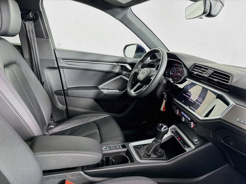 Used 2025 Audi Q3 2.0T Premium AWD/4WD image 32