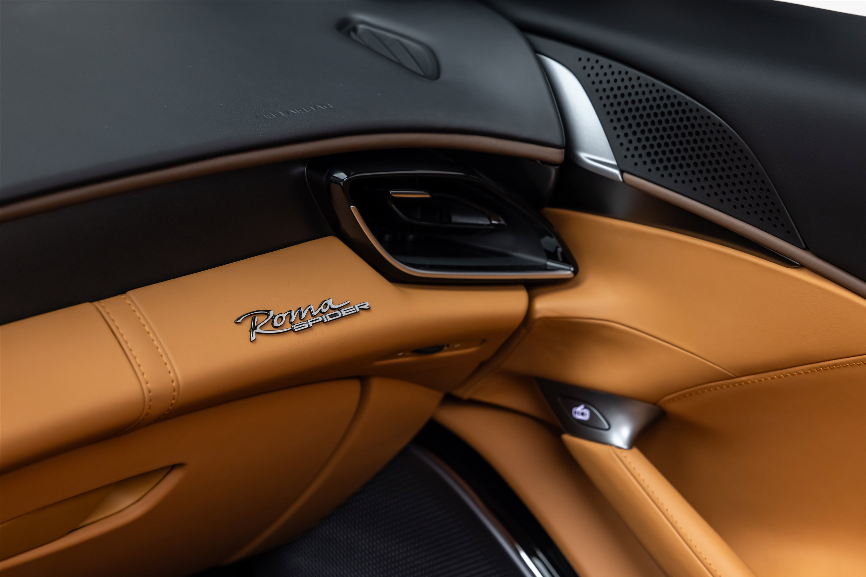 Used 2025 Ferrari Roma Spider RWD image 41