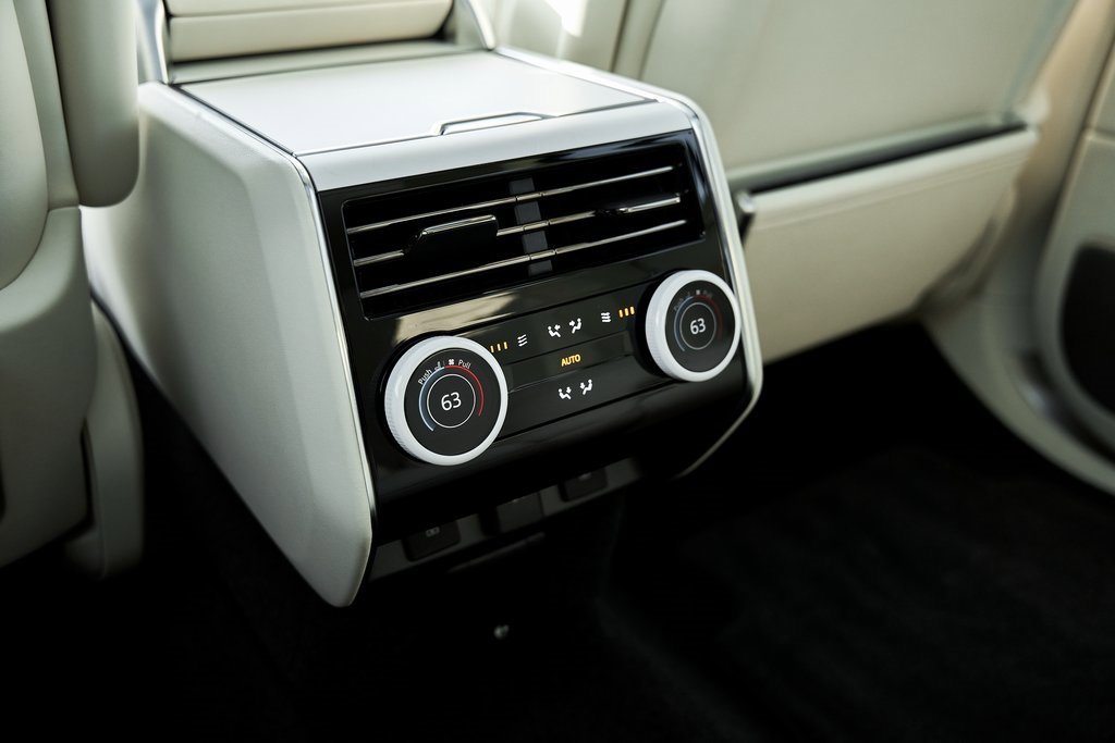 Used 2024 Land Rover Range Rover SV image 59