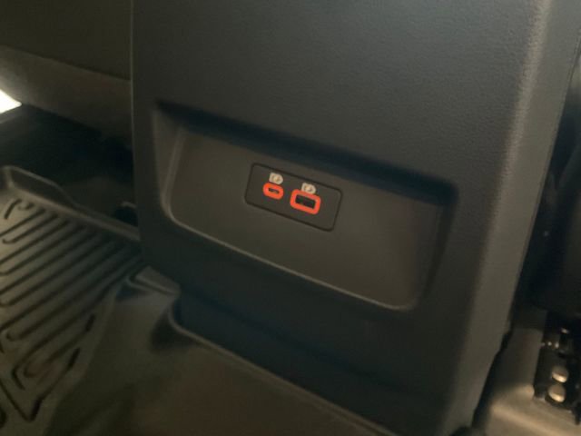 Used 2025 Nissan Frontier SV image 28