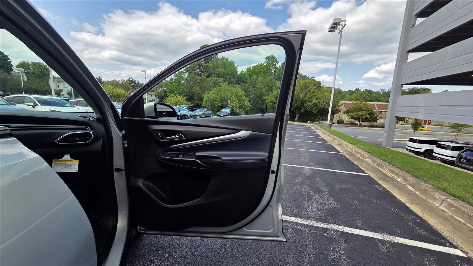 Used 2023 Chevrolet Bolt EUV Premier FWD image 30