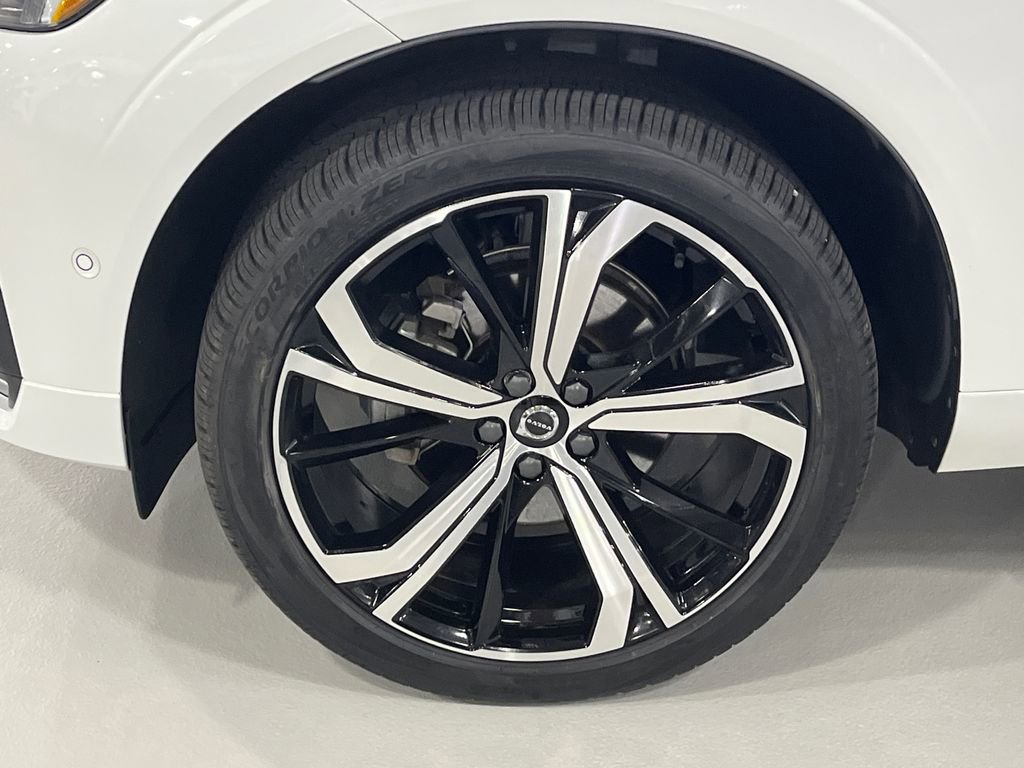 Certified 2024 Volvo XC60 B5 Ultimate w/ Protection Package Premier AWD/4WD image 9