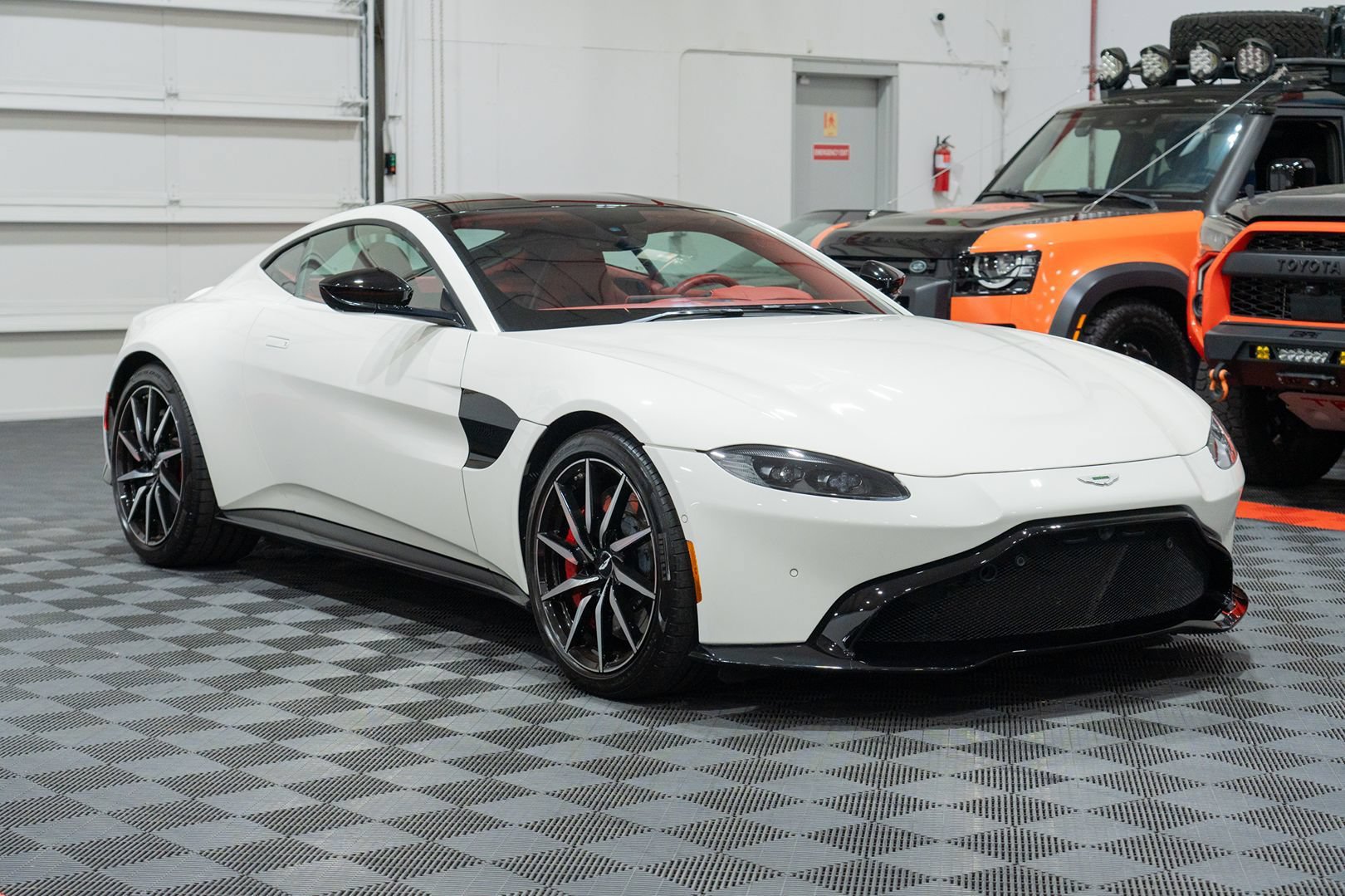 Used 2019 Aston Martin V8 Vantage Coupe RWD image 9