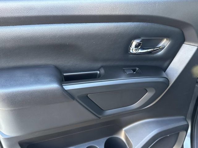 Used 2019 Nissan Titan SV w/ SV Convenience Package image 12