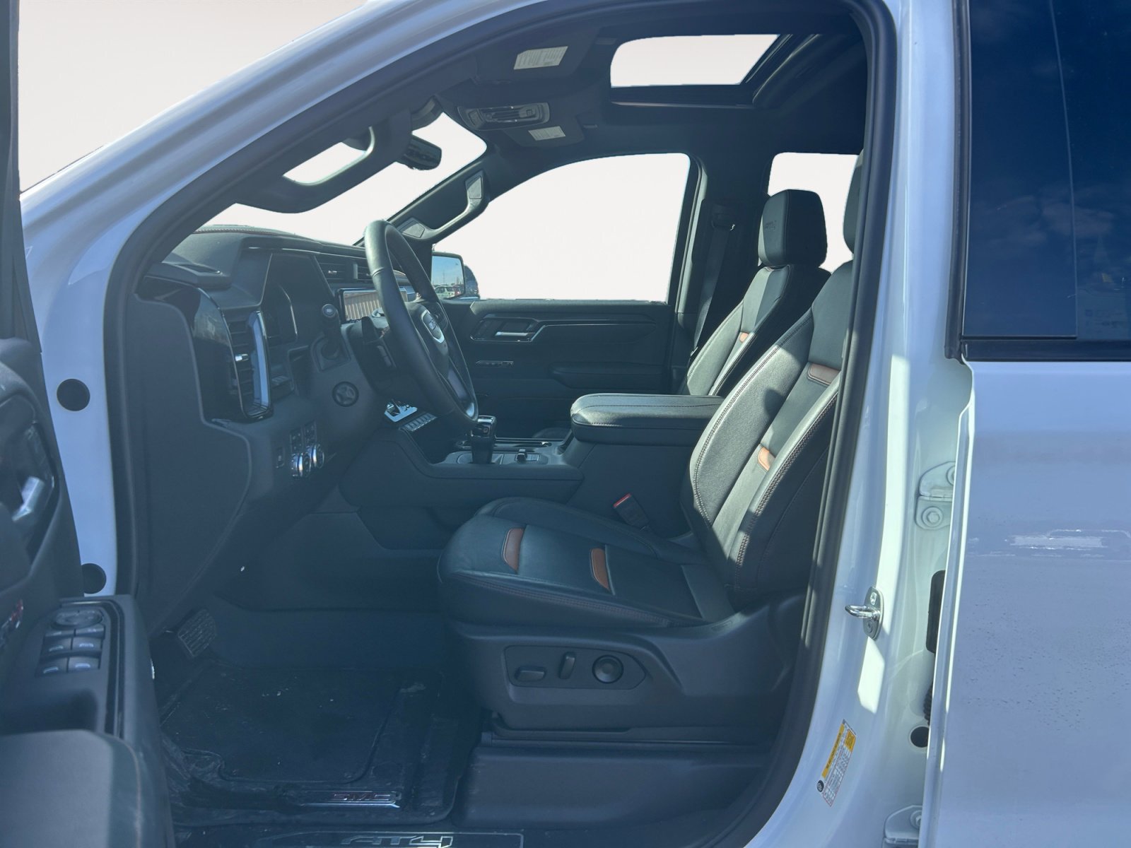 Used 2024 GMC Sierra 1500 AT4 w/ Technology Package image 9