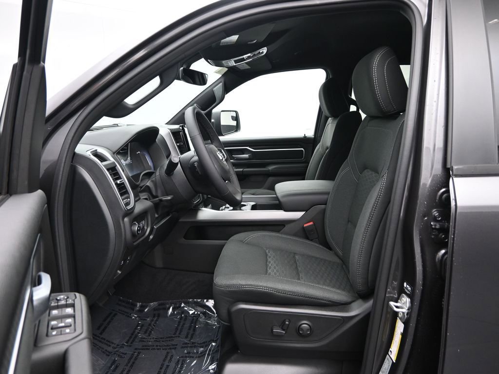 New 2026 RAM 1500 4x4 Crew Cab image 25
