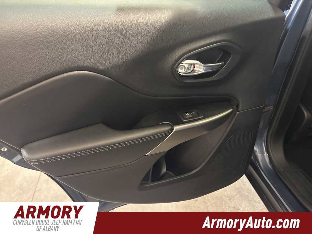 Used 2019 Jeep Cherokee Limited image 26