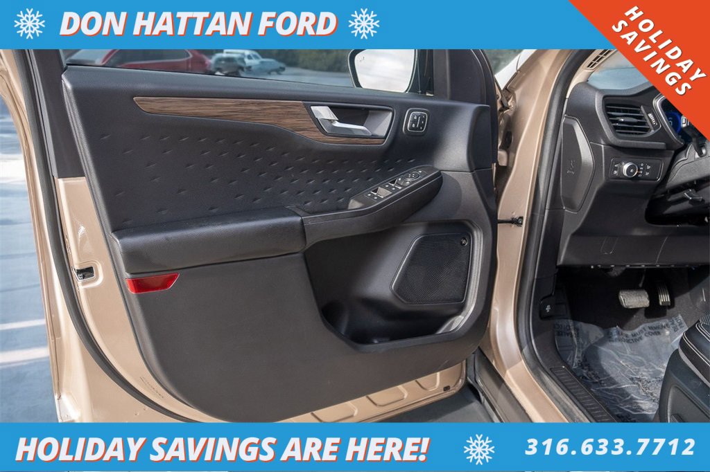 Used 2020 Ford Escape Titanium image 15