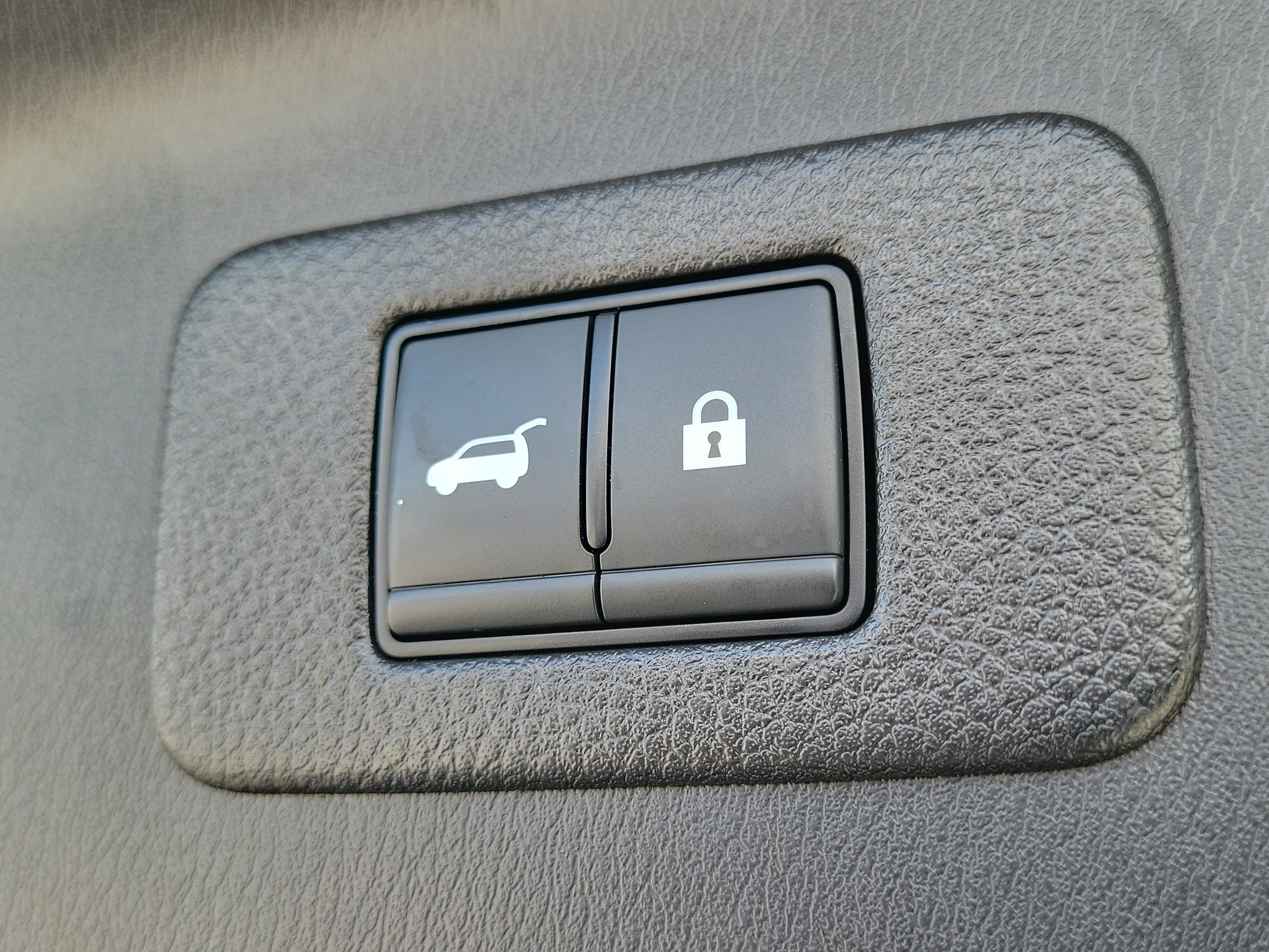 Certified 2024 Nissan Armada SL w/ Captain's Chairs Package RWD image 7