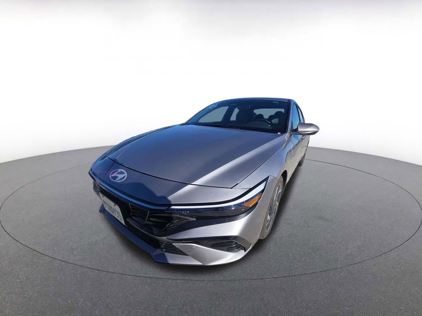 Used 2025 Hyundai Elantra Limited image 5