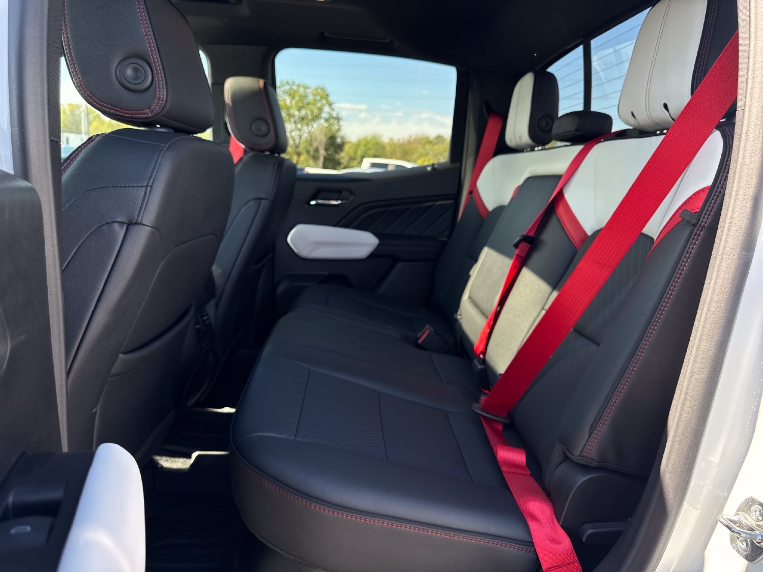 Used 2024 GMC Canyon AT4X AWD/4WD image 22