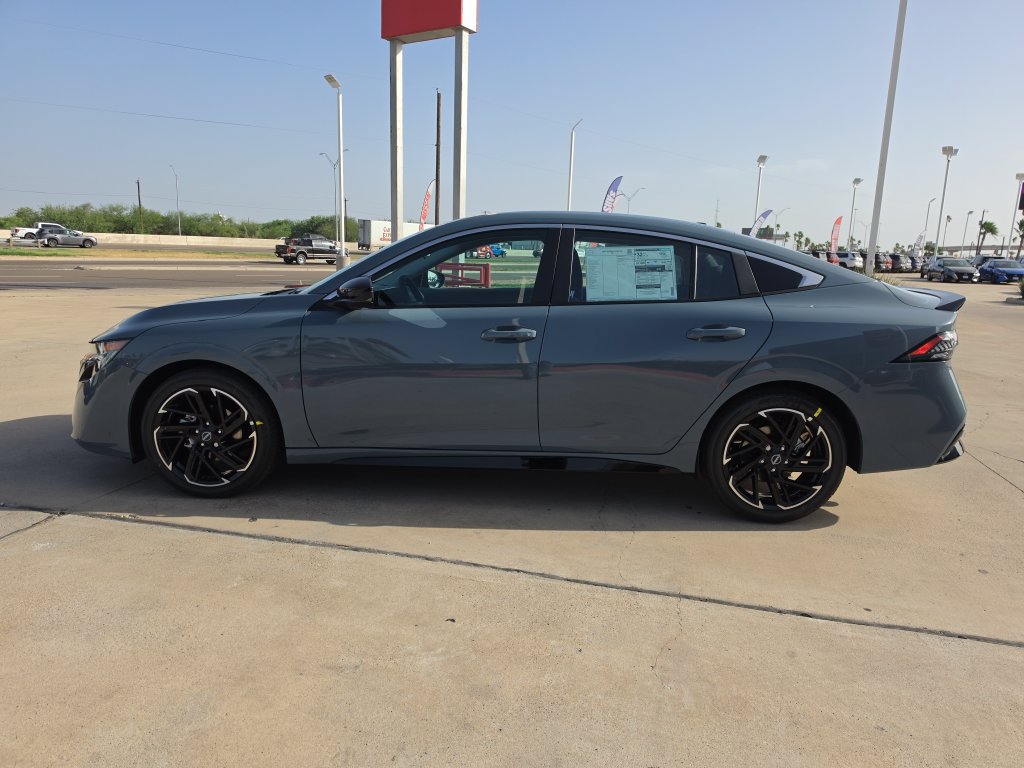 New 2027 Nissan Sentra SR FWD image 3