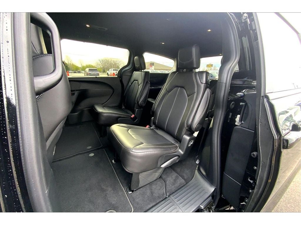 New 2026 Chrysler Pacifica Select w/ S Appearance Package AWD/4WD image 10