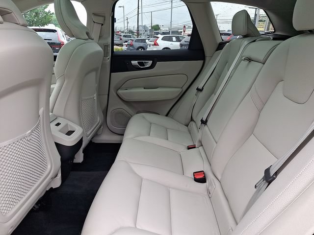 Certified 2023 Volvo XC60 B5 Core w/ Climate Package AWD/4WD image 11