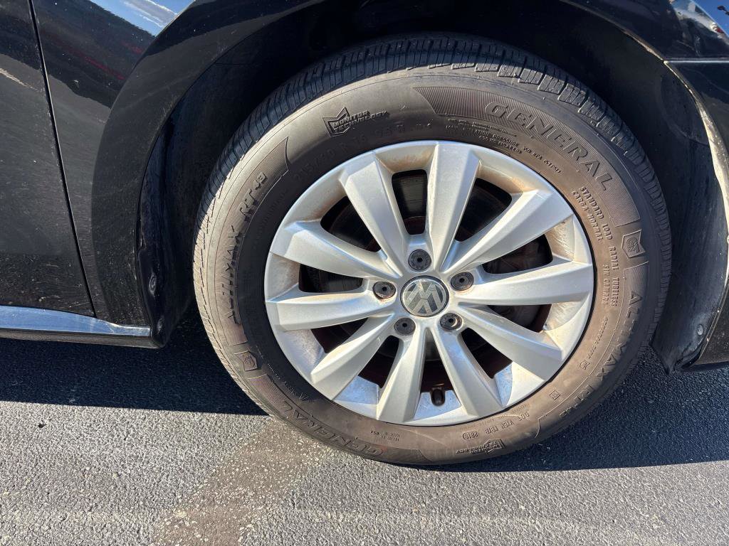 Used 2014 Volkswagen Passat Wolfsburg Edition image 29