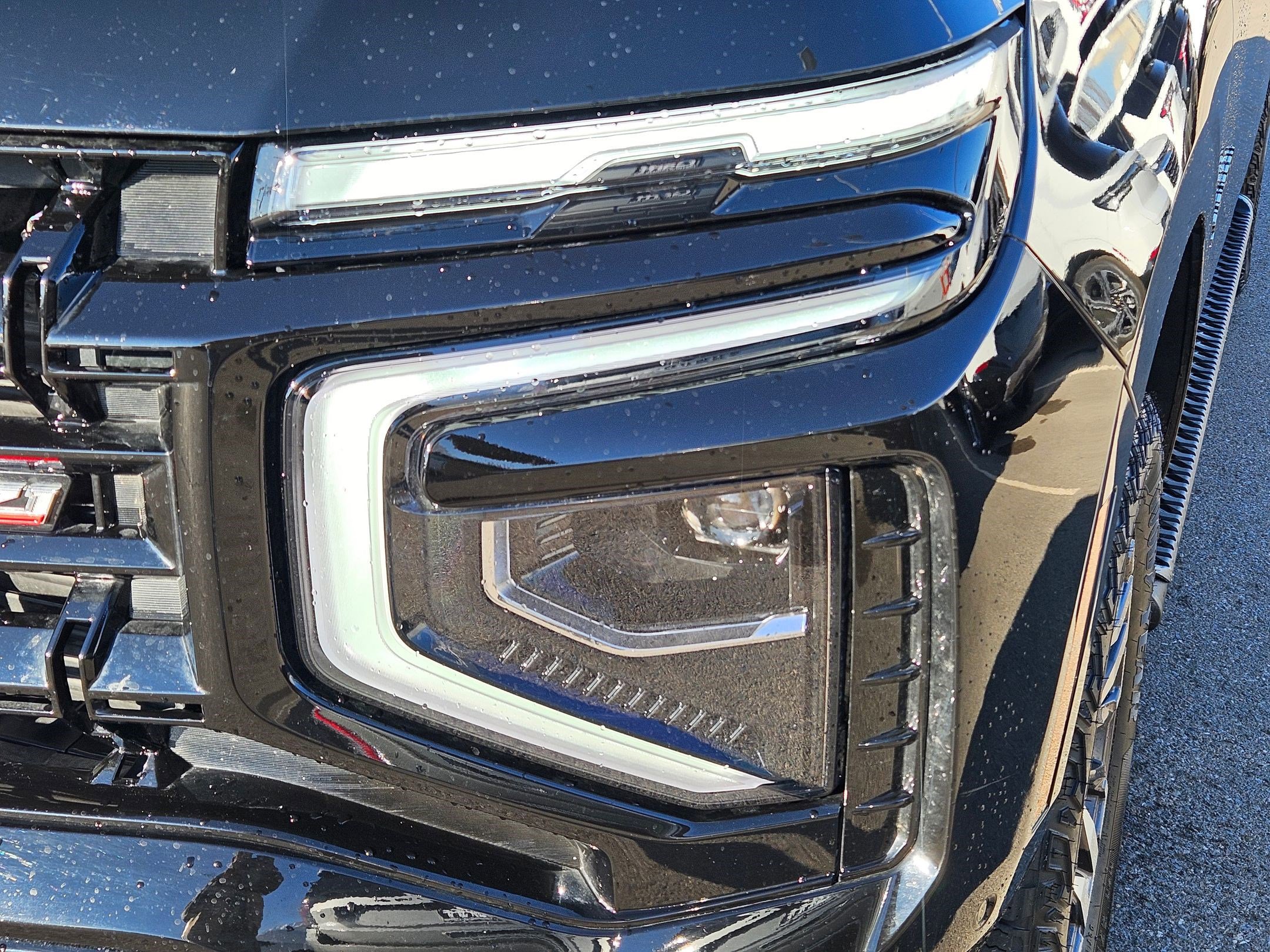 Used 2025 Chevrolet Suburban Z71 w/ Comfort Package image 10