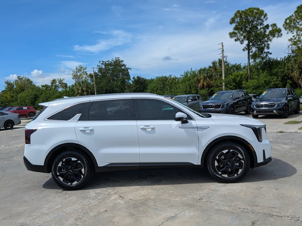 Certified 2026 Kia Sorento S w/ S Panoramic Sunroof Package FWD image 9