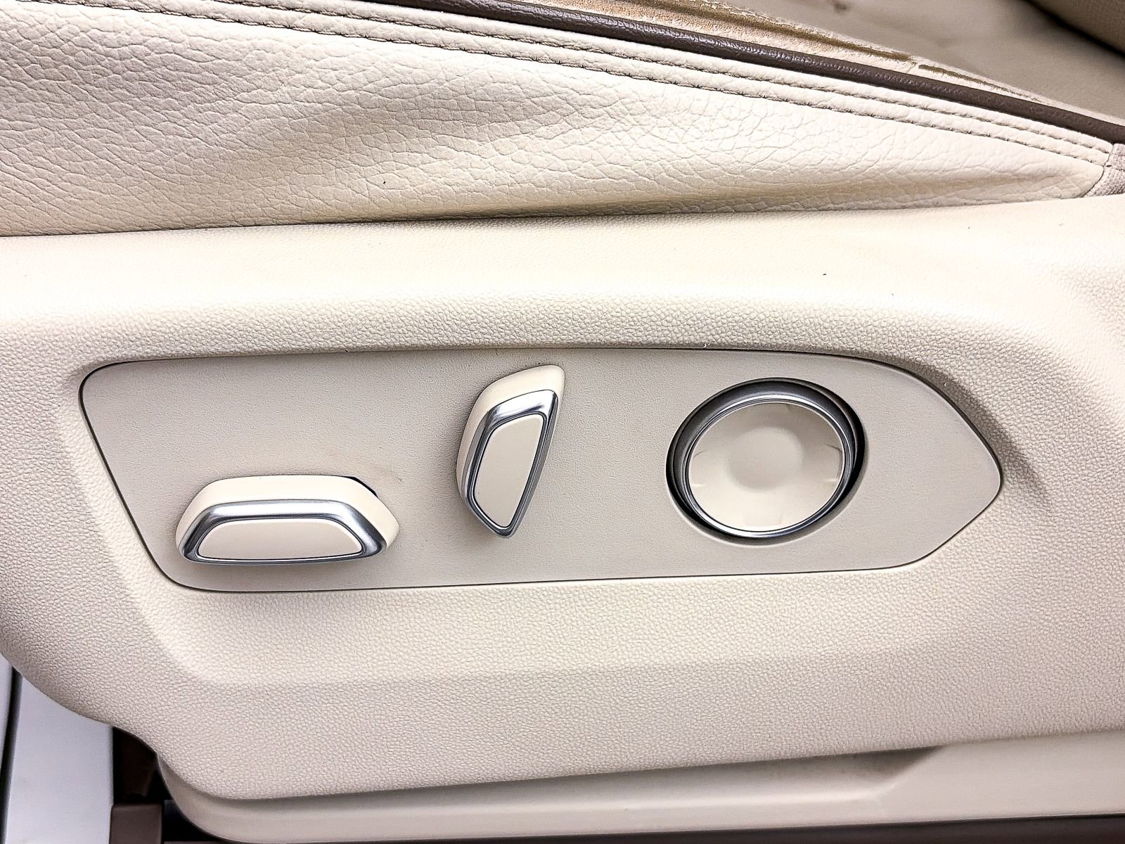 Used 2021 GMC Yukon Denali w/ Denali Premium Package image 23