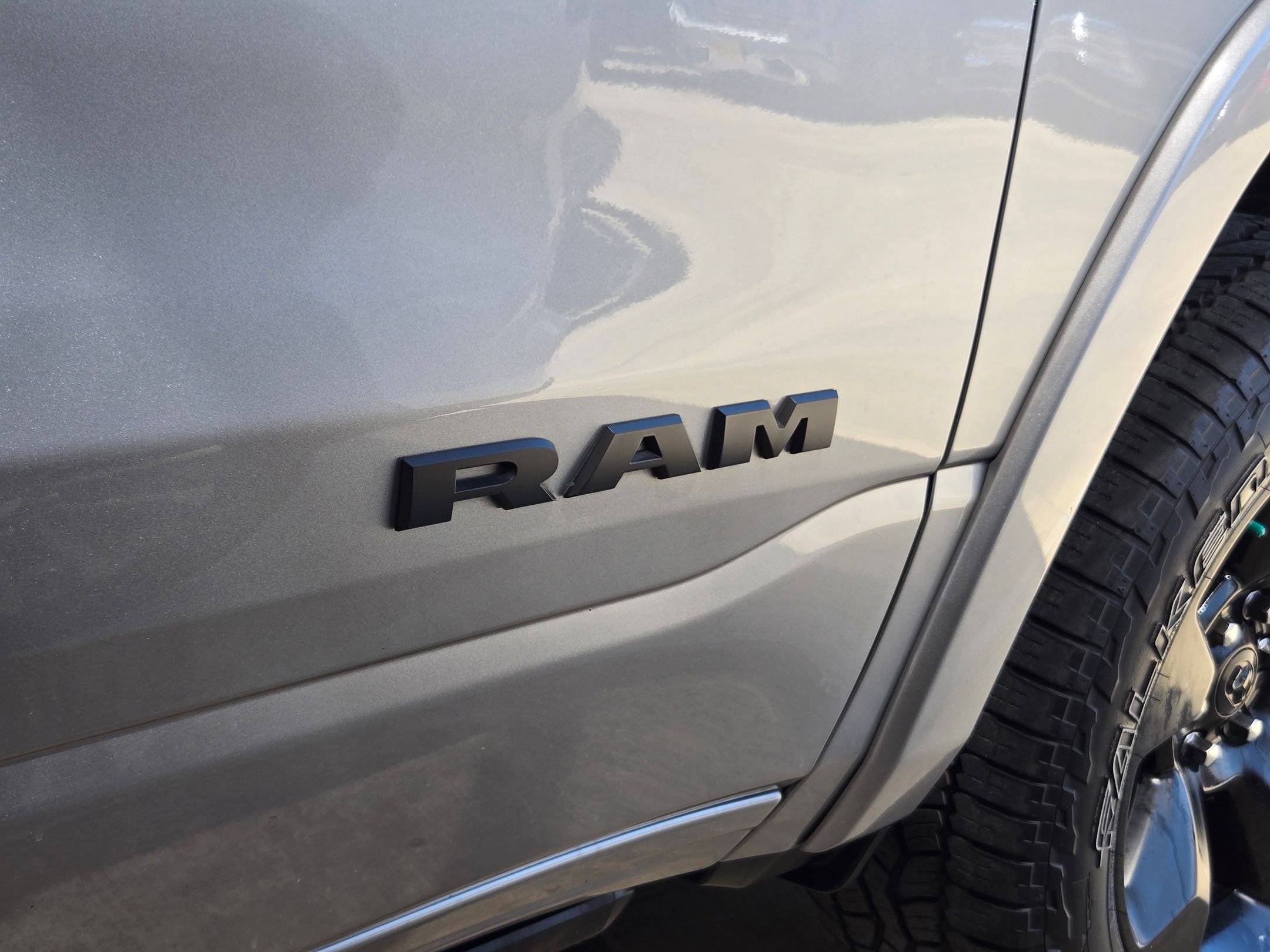 Used 2022 RAM 1500 Laramie AWD/4WD image 9