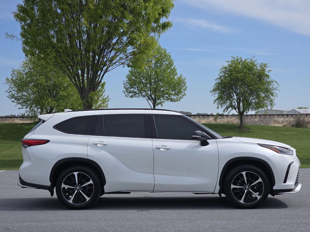 Used 2021 Toyota Highlander XSE AWD/4WD image 9