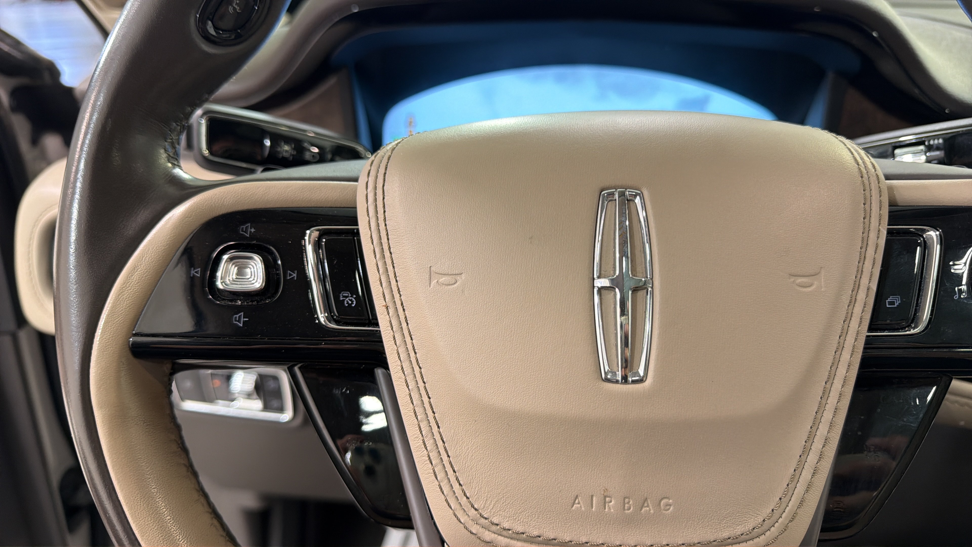 Used 2020 Lincoln Aviator Reserve w/ Equipment Group 202A AWD/4WD image 13