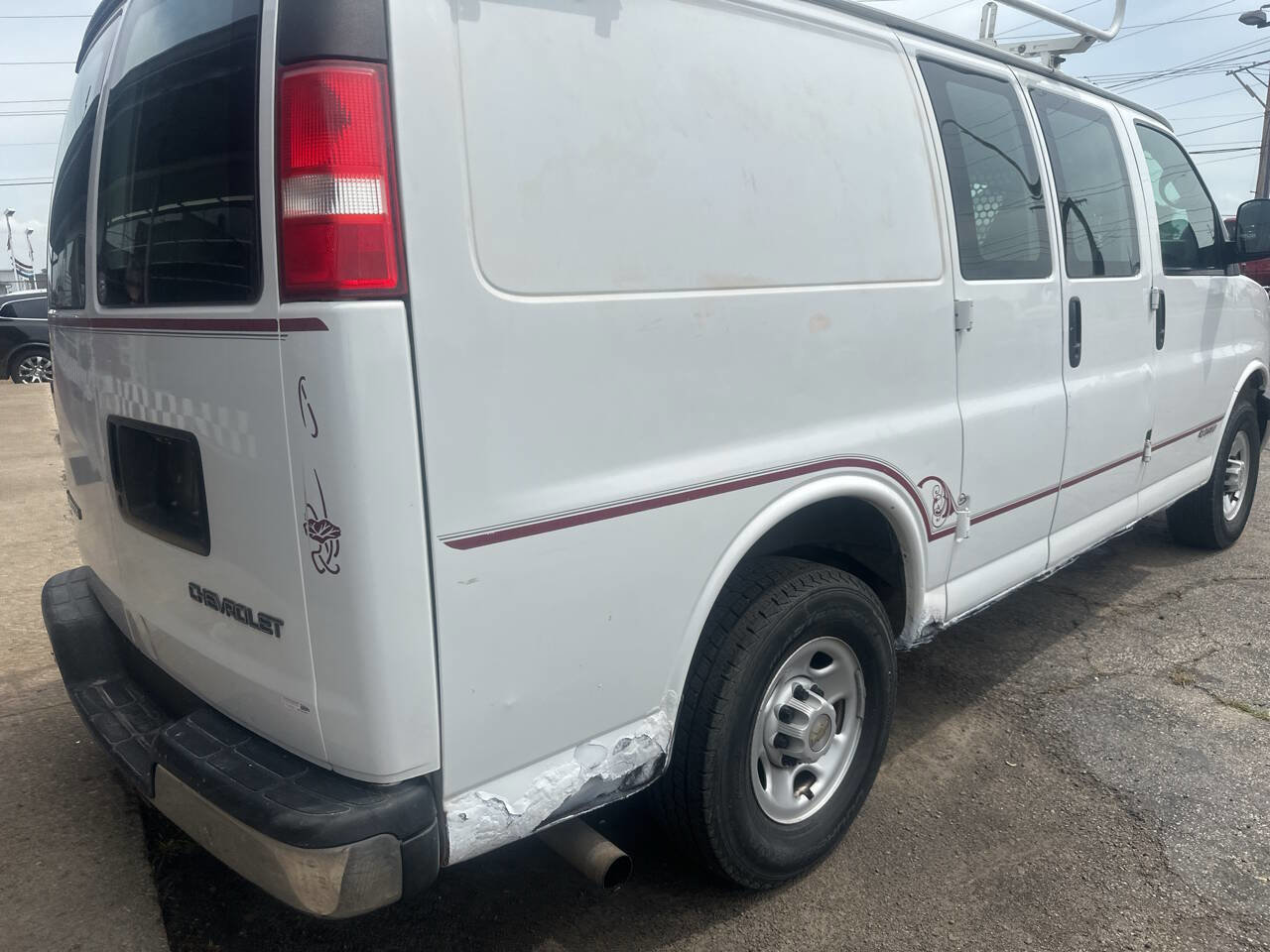 Used 2005 Chevrolet Express 2500 RWD image 3