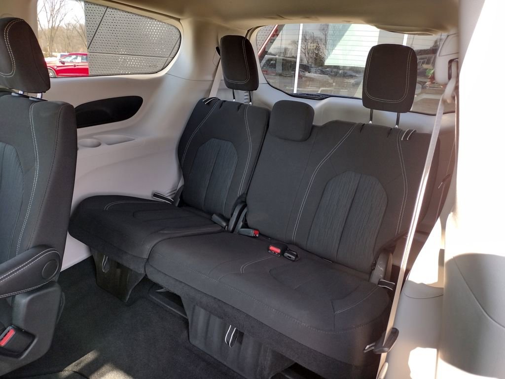 Used 2024 Chrysler Voyager LX image 9