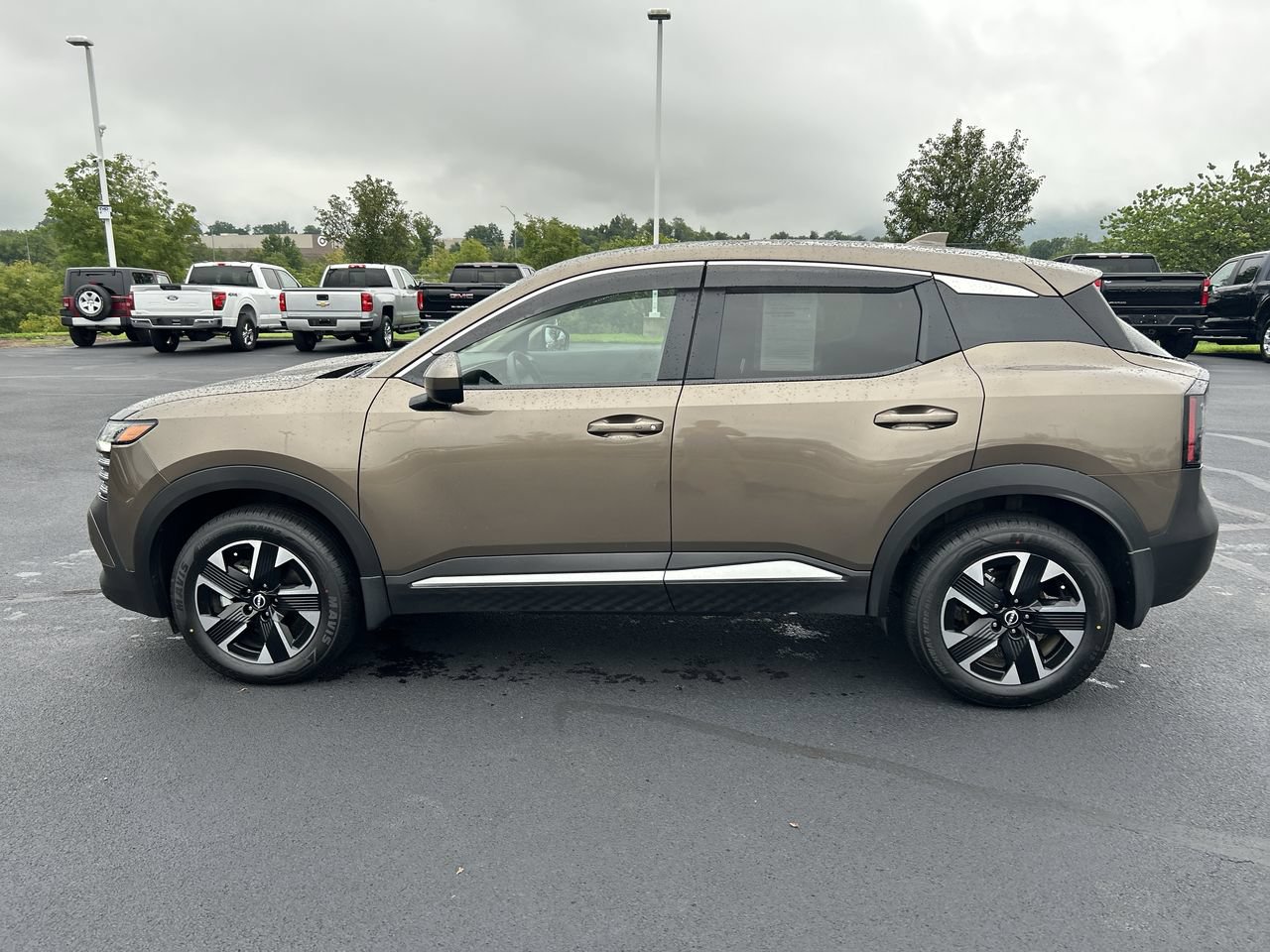 Used 2025 Nissan Kicks SV w/ Charging Package AWD/4WD image 4