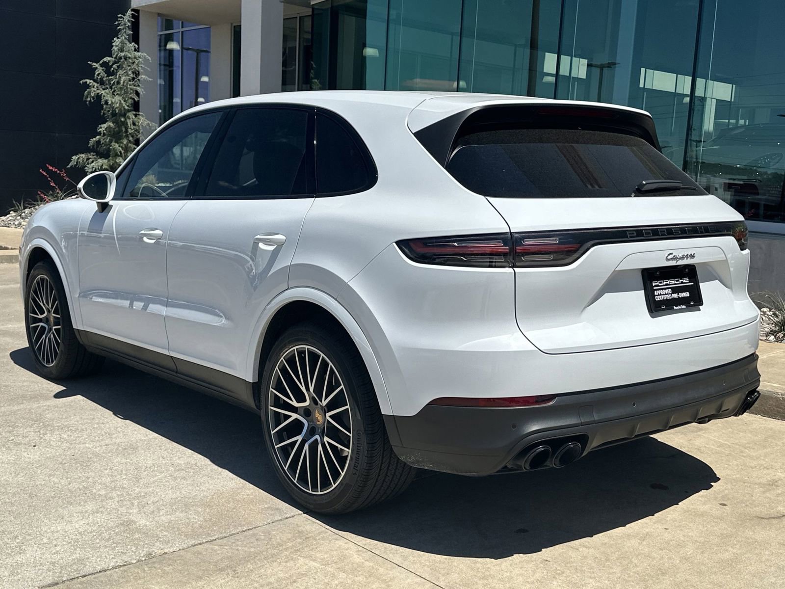 Certified 2022 Porsche Cayenne AWD/4WD image 3